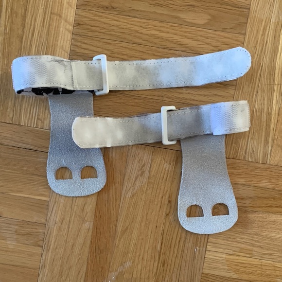 Kids Gymnastics Grips - Adjustable Velcro Wristband - Suede Hand Grip - Picture 5 of 9